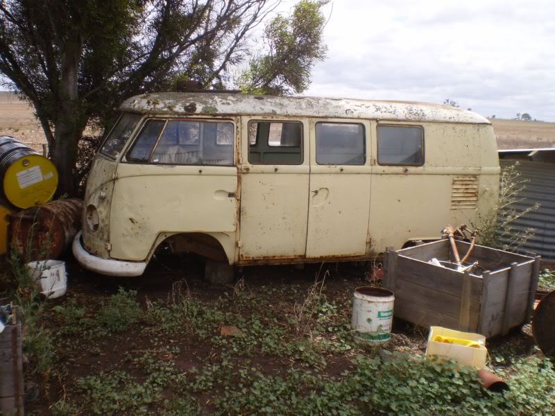 http://i1190.photobucket.com/albums/z446/erin_russell1/russells%20kombi%201976/P2190127.jpg