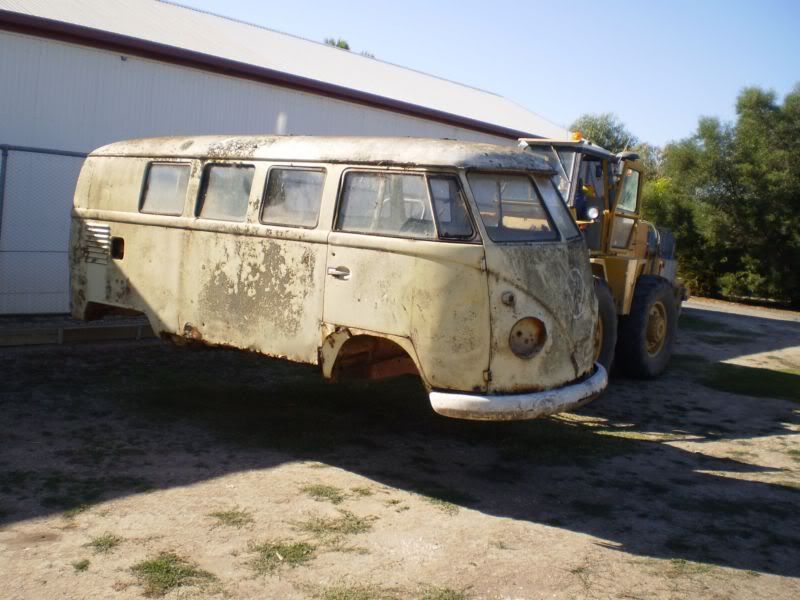 http://i1190.photobucket.com/albums/z446/erin_russell1/russells%20kombi%201976/P3050143.jpg