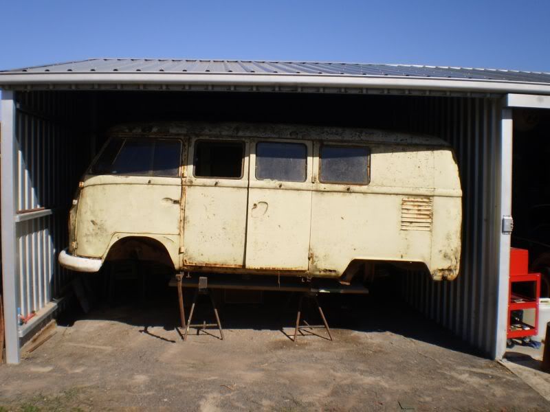 http://i1190.photobucket.com/albums/z446/erin_russell1/russells%20kombi%201976/P3050146.jpg