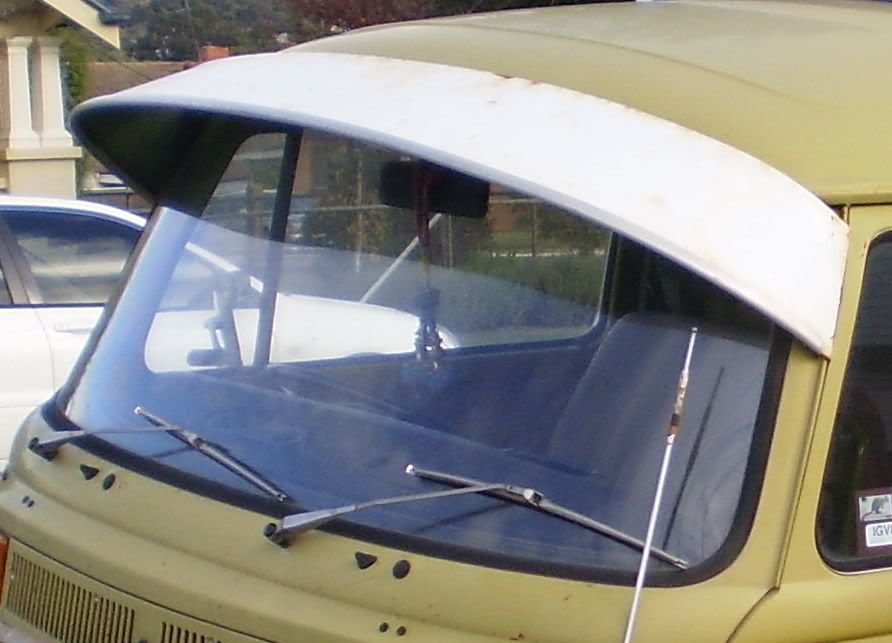 http://i1190.photobucket.com/albums/z446/erin_russell1/russells%20kombi%201976/visor.jpg