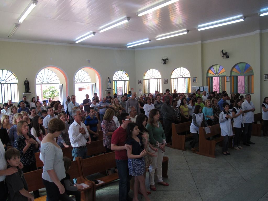Comunidade  reunida em Missa no dia dos Pais!!