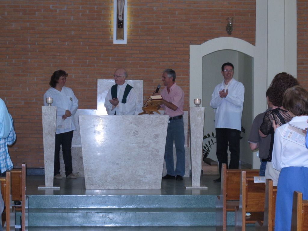 Padre Gustavo e Carlos apresentam os novos Ministros para Comunidade