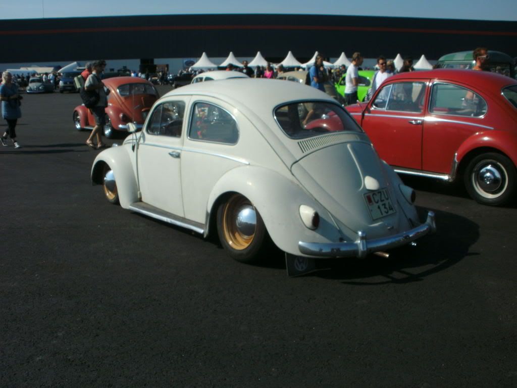 http://i1190.photobucket.com/albums/z455/vw_oval_1957/PICT0292.jpg