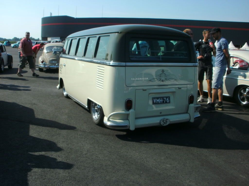 http://i1190.photobucket.com/albums/z455/vw_oval_1957/PICT0294.jpg