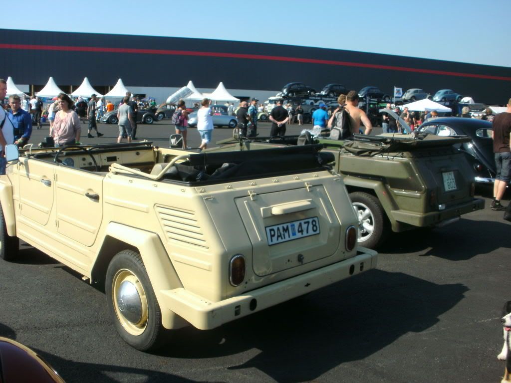 http://i1190.photobucket.com/albums/z455/vw_oval_1957/PICT0297.jpg