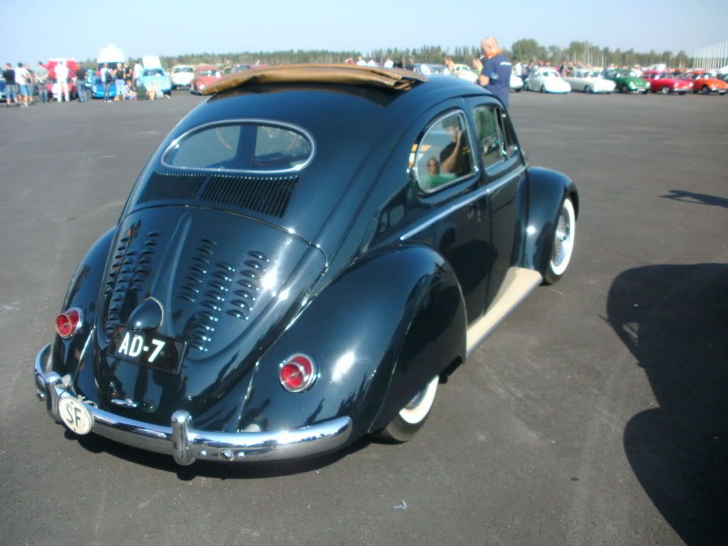 http://i1190.photobucket.com/albums/z455/vw_oval_1957/PICT0300.jpg