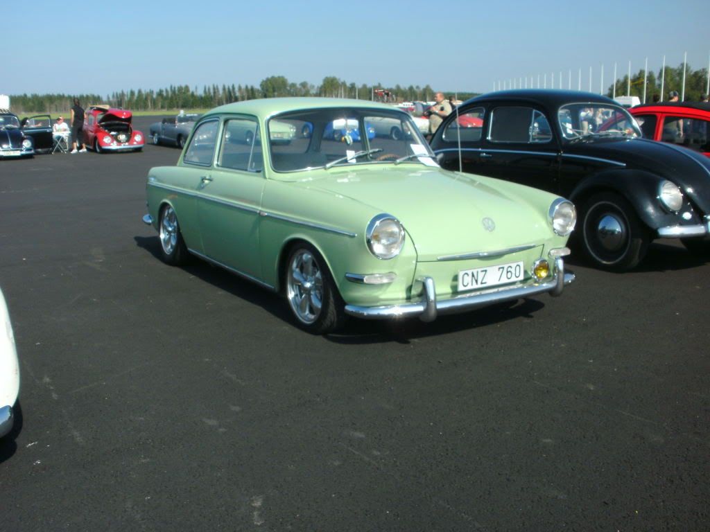 http://i1190.photobucket.com/albums/z455/vw_oval_1957/PICT0302.jpg