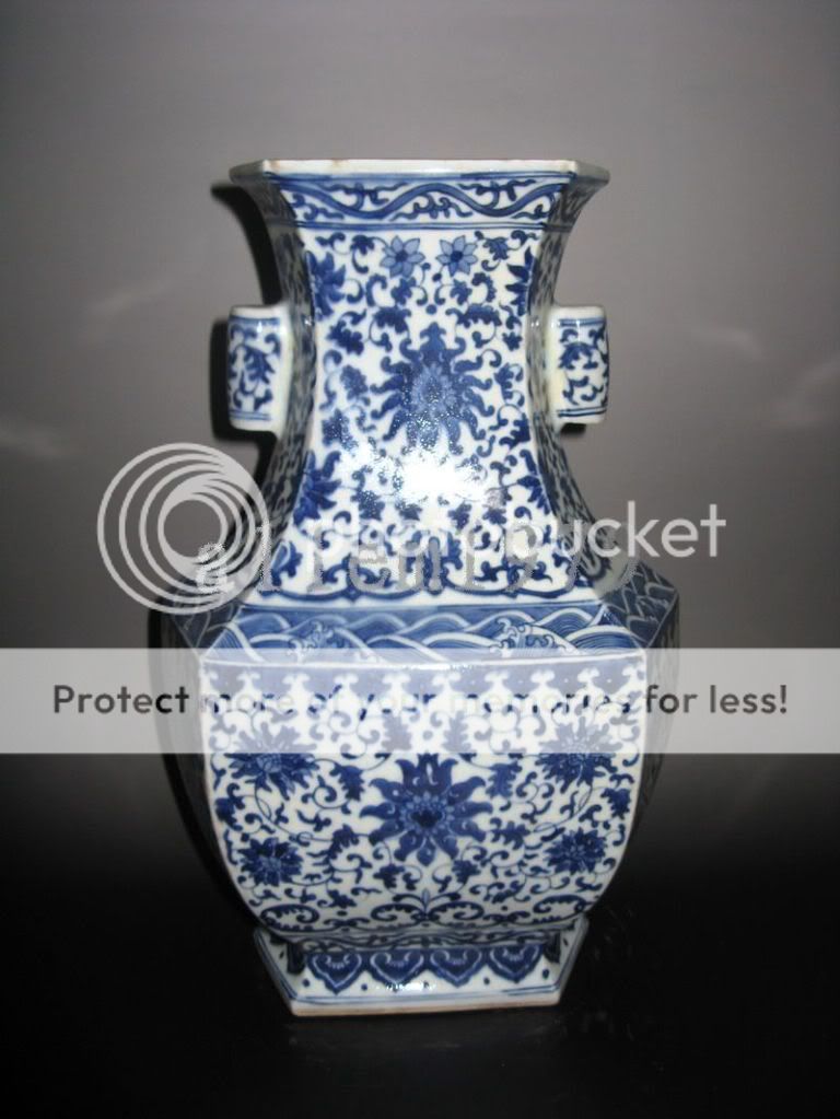 Chinese antique blue and white Porcelain Floral vase  